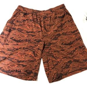 Men’s large lululemon shorts